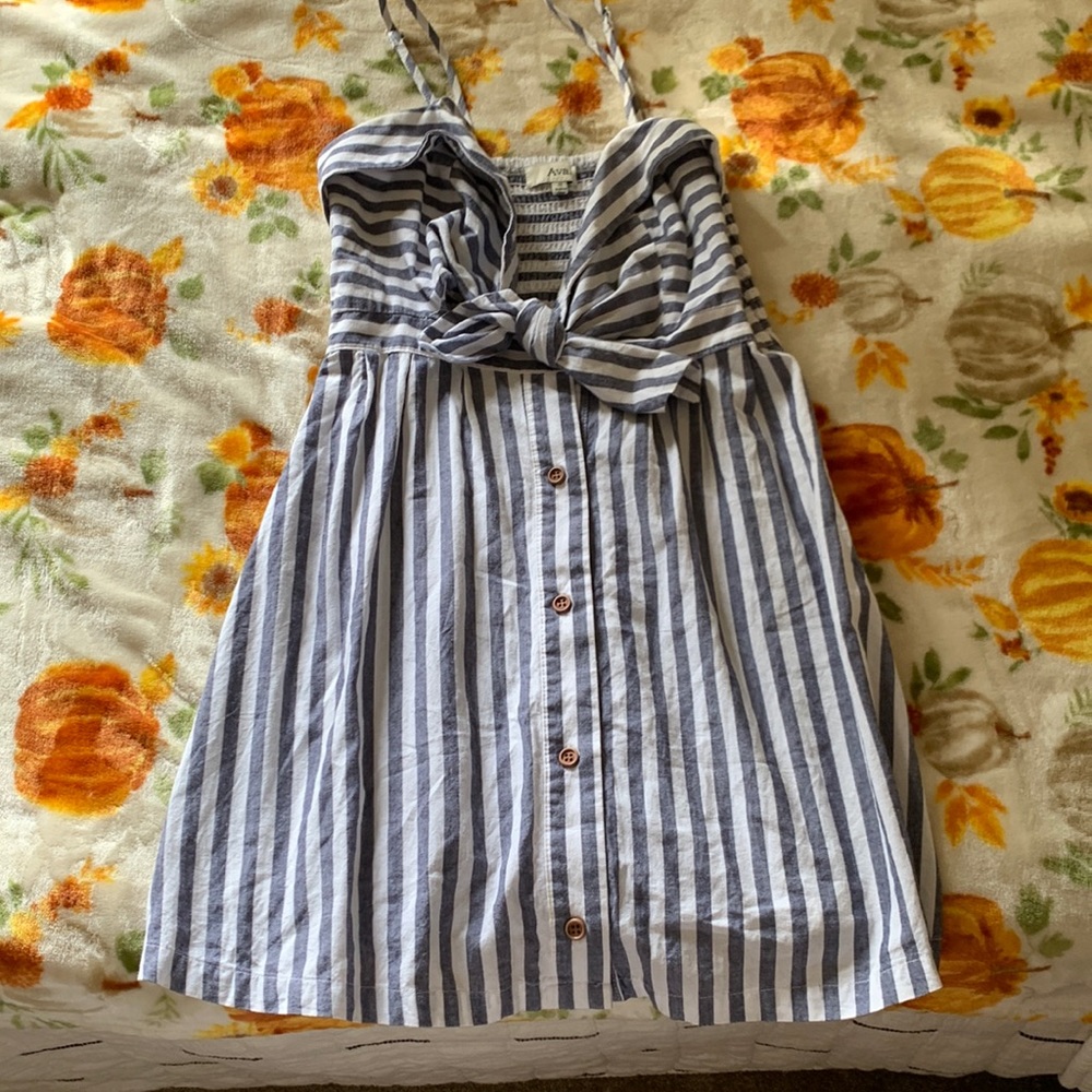Australian dress fits like xs